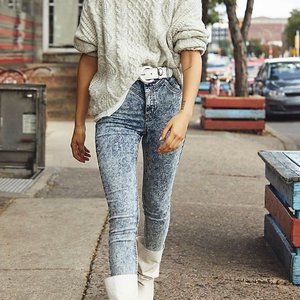 NWT Dynamite High Rise Acid Wash Belted Jeans